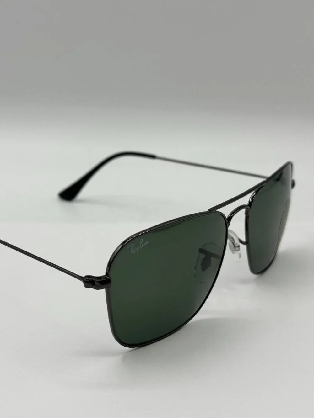 Ray-Ban RB3136 004 Caravan Sunglasses Gunmetal Frame with Green G-15 Lens